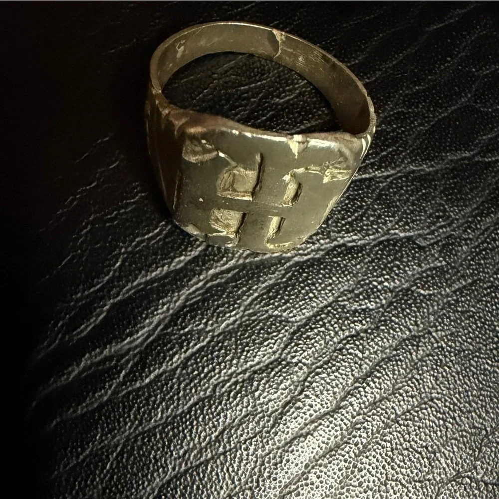 Vintage Silver Signet Ring Mens Brutalist Abstract Hand Carved Leaf Detail 8.35g